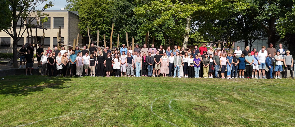 Gruppenbild des gesamten Kollegiums