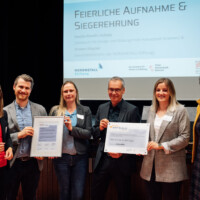 Sascha Aulepp, Tim Trautmann, Marianne Lippel, Andreas Kraatz, Friederike Krusekamp bei der Übergabe der Auszeichnung